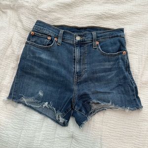 Levi’s shorts size 25